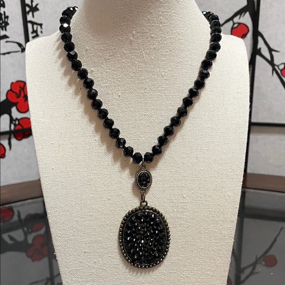 Elegant Vintage Black Beaded Pendant Necklace